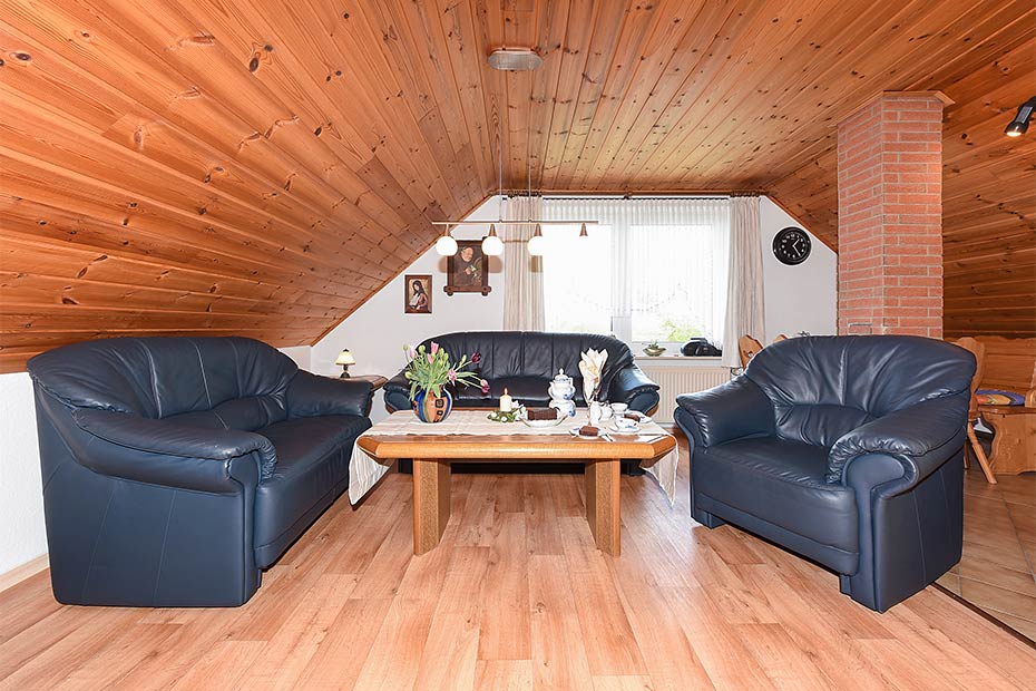 Ferienwohnung „Christophers“ - Wohnzimmer mit integriertem Küchenbereich