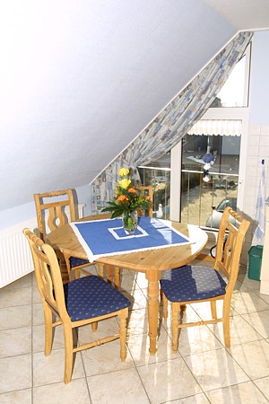 Ferienwohnung - Wohnzimmer mit integriertem Küchenbereich