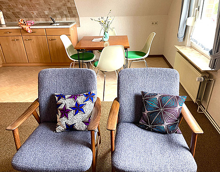 Ferienwohnung Efferz - Wohnzimmer mit integriertem Küchenbereich