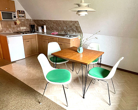 Ferienwohnung Efferz - Wohnzimmer mit integriertem Küchenbereich