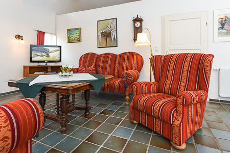 Ferienwohnung im Landhaus „Eulennest“ - Wohnzimmer mit integriertem Küchenbereich