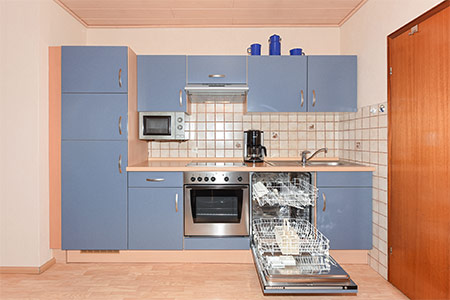 Ferienwohnung „Haus Fooken“ - Wohnzimmer mit integriertem Küchenbereich