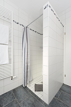 Ferienwohnung „Erdgeschoss“ - Badezimmer