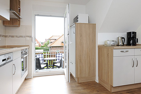 Ferienwohnung „Obergeschoss“ - Wohnzimmer mit integriertem Küchenbereich