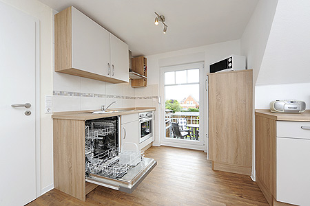 Ferienwohnung „Obergeschoss“ - Wohnzimmer mit integriertem Küchenbereich