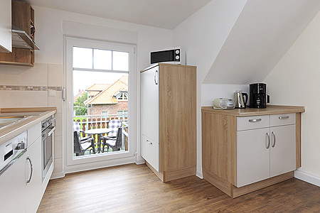 Ferienwohnung „Obergeschoss“ - Wohnzimmer mit integriertem Küchenbereich