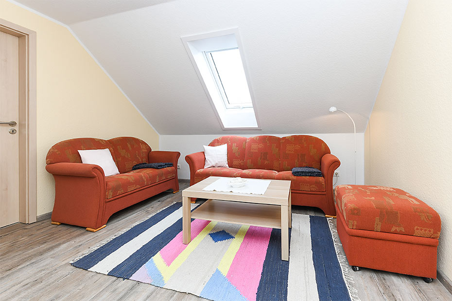 Ferienwohnung „Groß“ - Wohnzimmer mit Essbereich