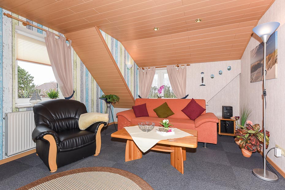 Ferienwohnung „Haus Janssen“ - Wohnzimmer mit integriertem Küchenbereich