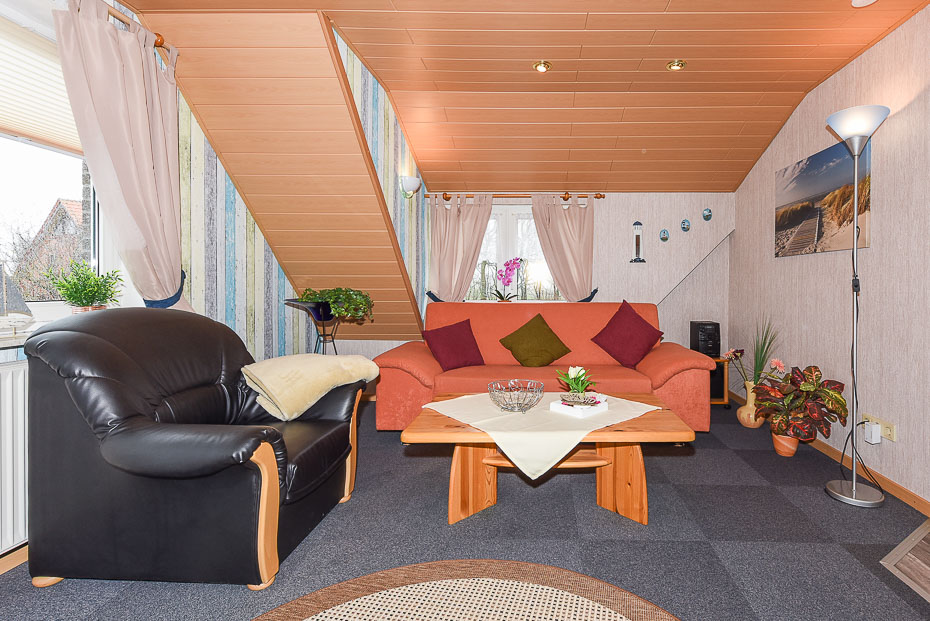 Ferienwohnung „Haus Janssen“ - Wohnzimmer mit integriertem Küchenbereich