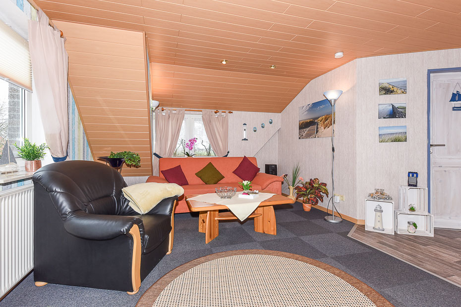 Ferienwohnung „Haus Janssen“ - Wohnzimmer mit integriertem Küchenbereich