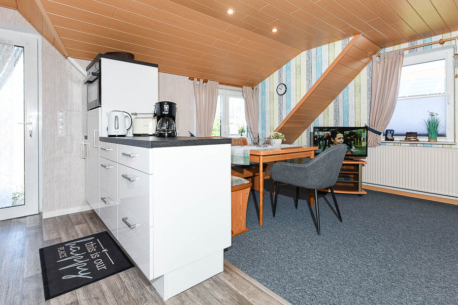 Ferienwohnung „Haus Janssen“ - Wohnzimmer mit integriertem Küchenbereich