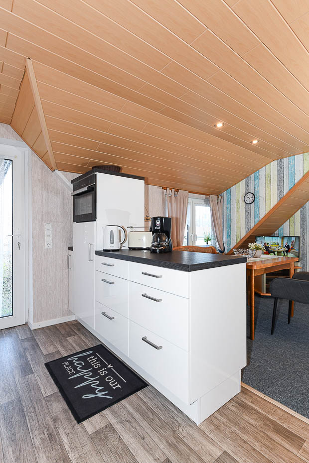 Ferienwohnung „Haus Janssen“ - Wohnzimmer mit integriertem Küchenbereich