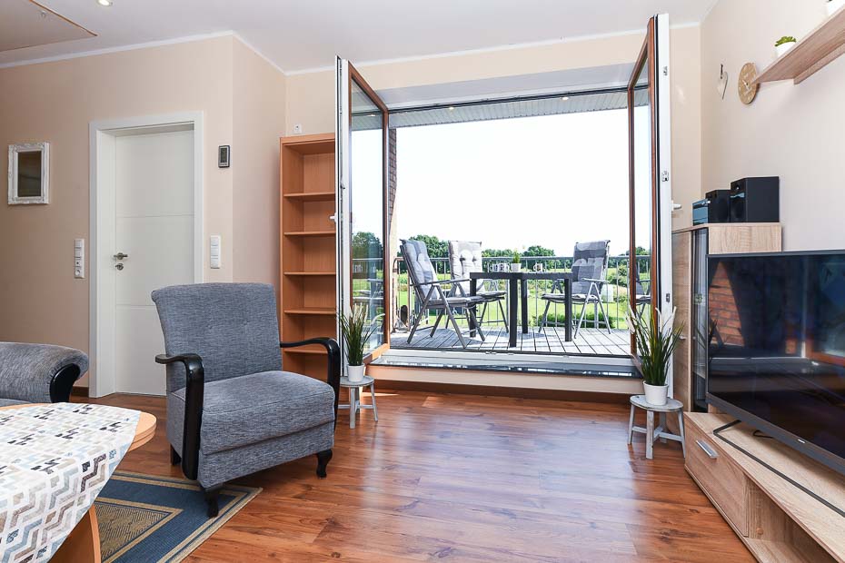 Ferienwohnung „Rehblick“ - Wohnzimmer mit integriertem Küchenbereich