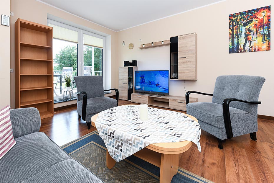 Ferienwohnung „Rehblick“ - Wohnzimmer mit integriertem Küchenbereich