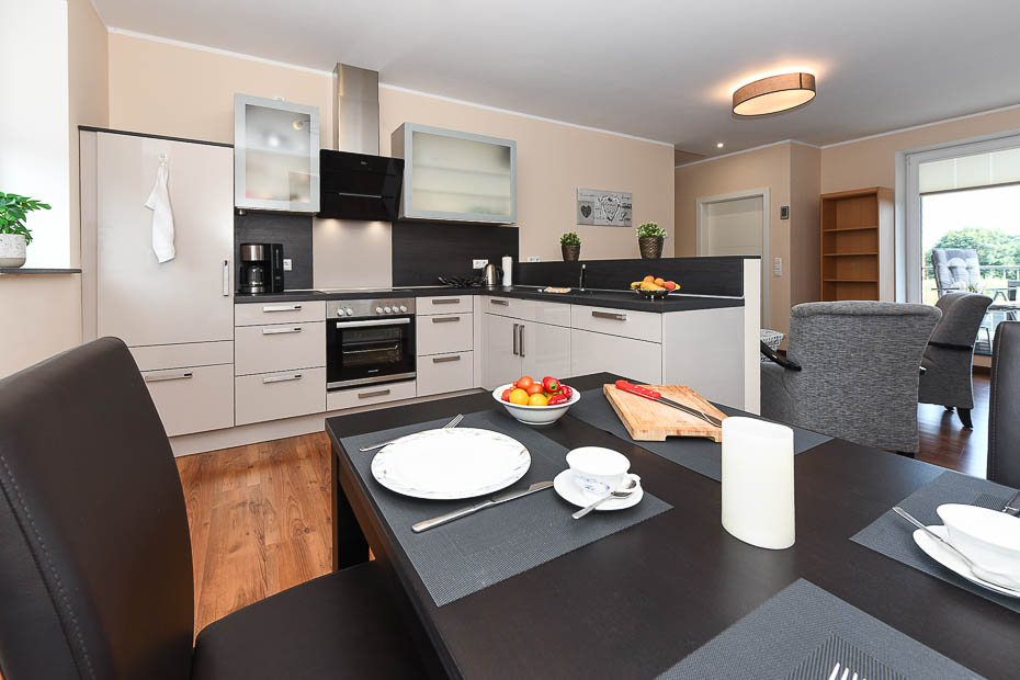 Ferienwohnung „Rehblick“ - Wohnzimmer mit integriertem Küchenbereich