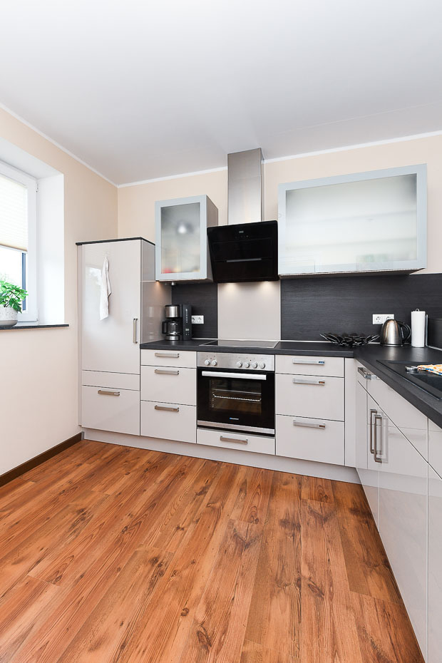 Ferienwohnung „Rehblick“ - Wohnzimmer mit integriertem Küchenbereich