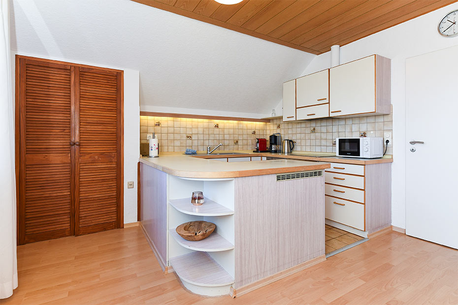 Ferienwohnung „Rotbuche“ - Wohnzimmer mit integriertem Küchen- und Essbereich