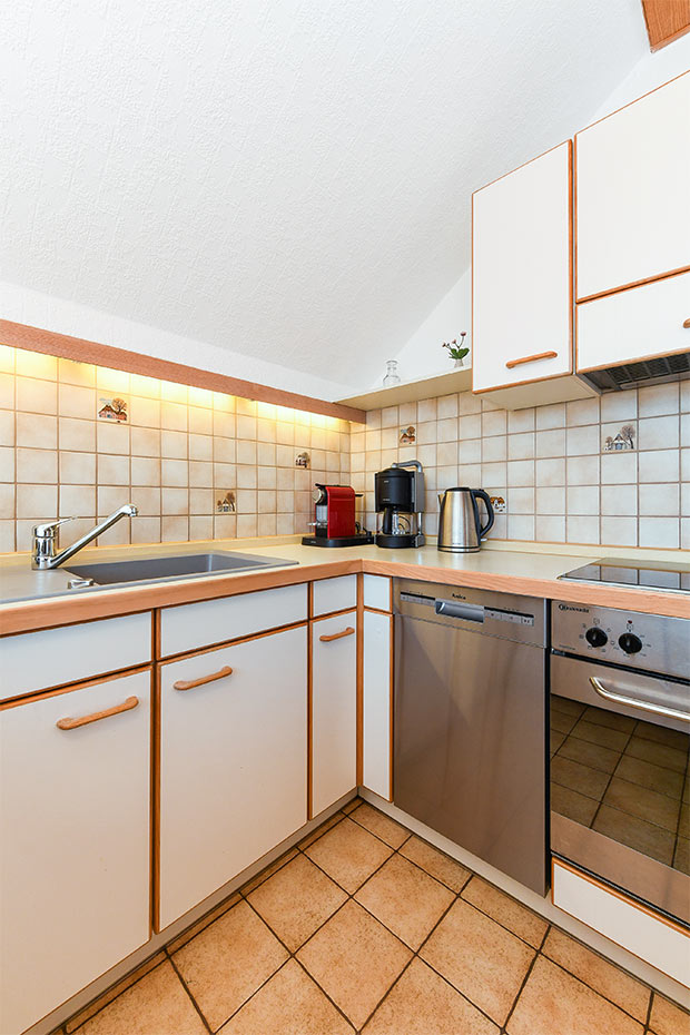 Ferienwohnung „Rotbuche“ - Wohnzimmer mit integriertem Küchen- und Essbereich