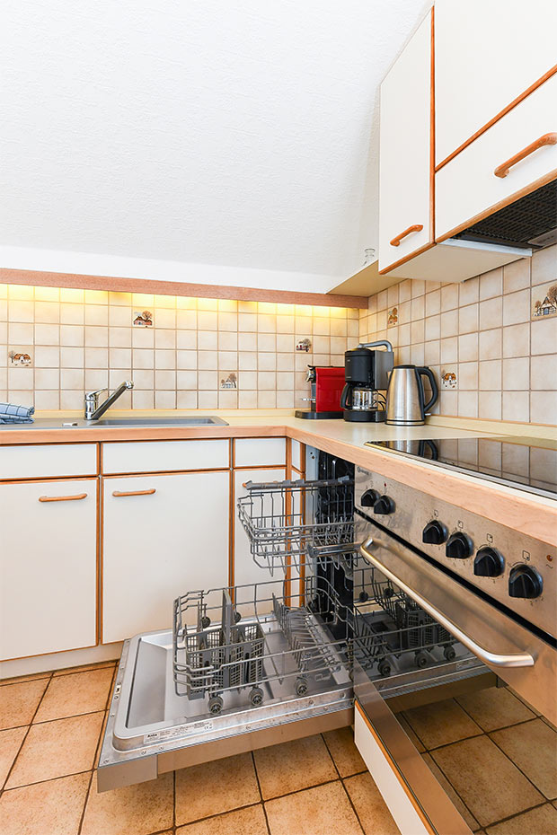 Ferienwohnung „Rotbuche“ - Wohnzimmer mit integriertem Küchen- und Essbereich