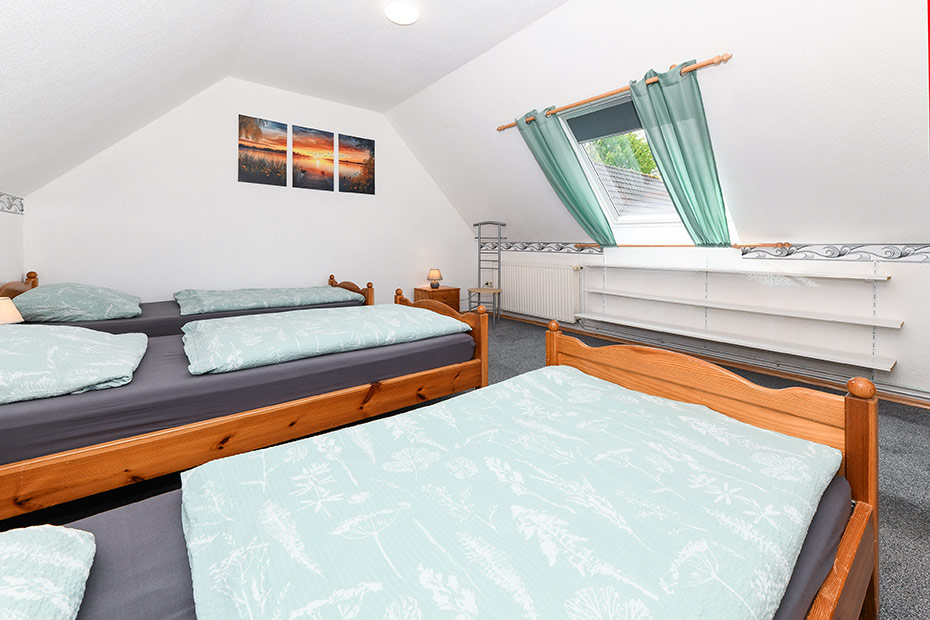 Ferienwohnung „Spielwiese“ - Schlafzimmer 2/Kinderzimmer