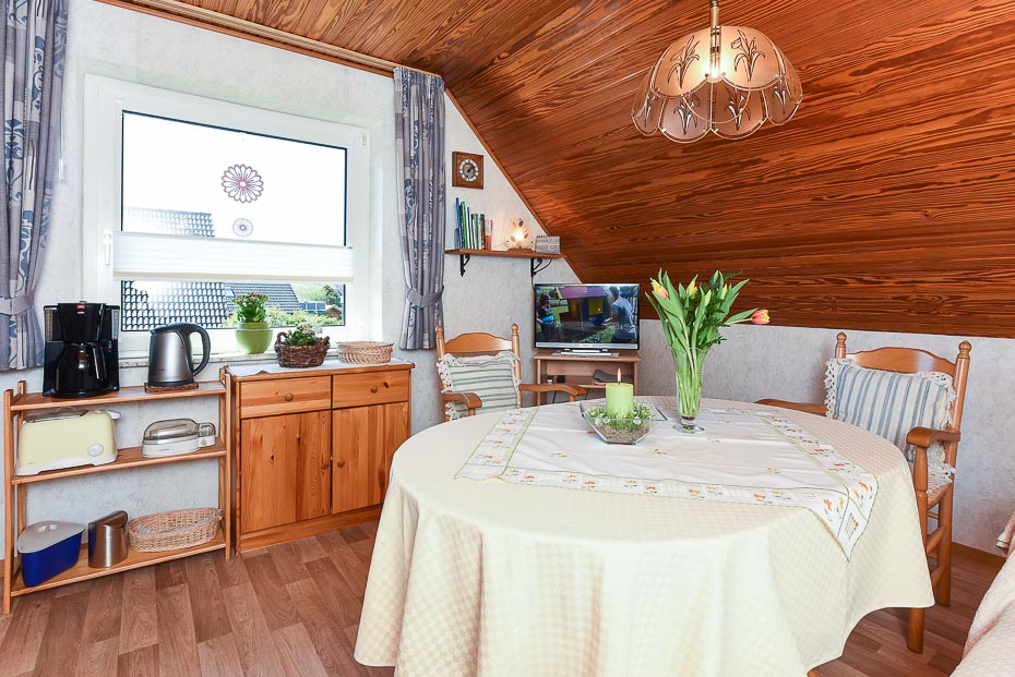 Ferienwohnung „Vosskamp Hörn“ - Wohnraum mit integrierter Küche