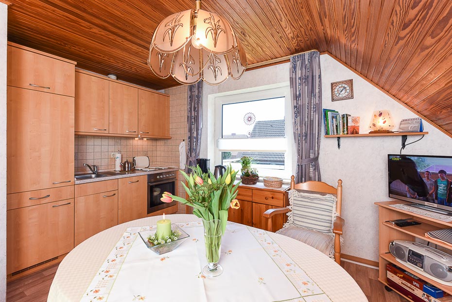 Ferienwohnung „Vosskamp Hörn“ - Wohnraum mit integrierter Küche