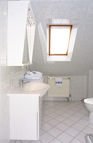 Ferienwohnung „Im Gastfeld 2 A“ - Badezimmer im Obergeschoss