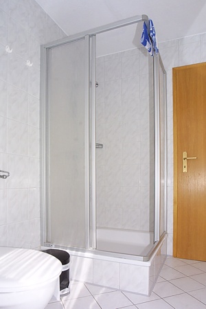 Ferienwohnung „Im Gastfeld 2 A“ - Badezimmer im Obergeschoss