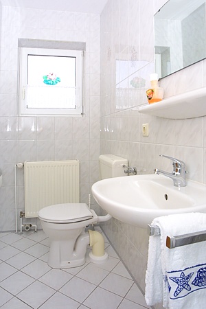 Ferienwohnung „Im Gastfeld 2 A“ - Badezimmer im Erdgeschoss