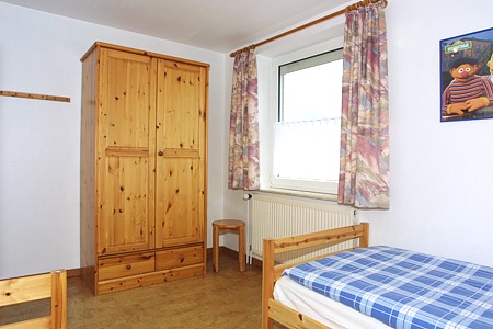 Ferienwohnung „Im Gastfeld 2 A“ - Schlafzimmer 2/Kinderzimmer