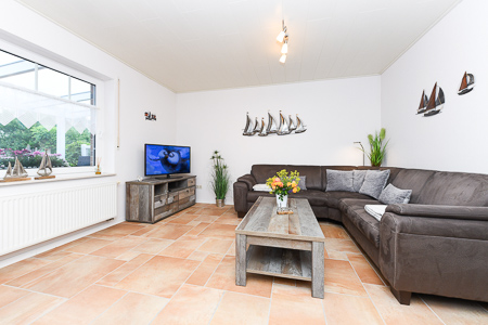 Ferienwohnung 1 - Wohnzimmer mit integriertem Küchenbereich