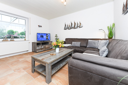 Ferienwohnung 1 - Wohnzimmer mit integriertem Küchenbereich