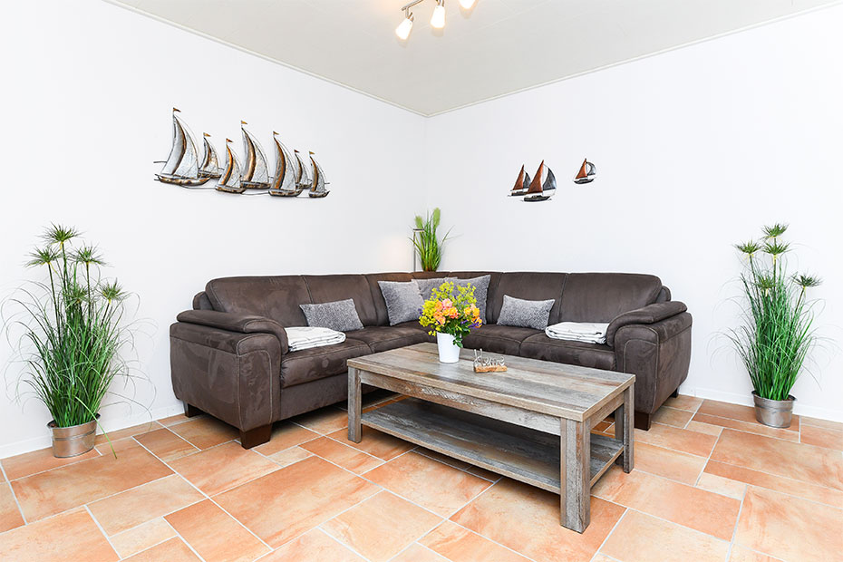 Ferienwohnung 1 - Wohnzimmer mit integriertem Küchenbereich