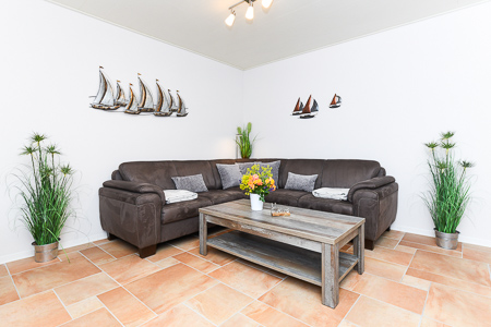 Ferienwohnung 1 - Wohnzimmer mit integriertem Küchenbereich