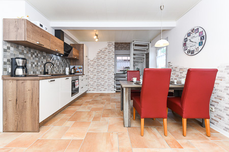 Ferienwohnung 1 - Wohnzimmer mit integriertem Küchenbereich