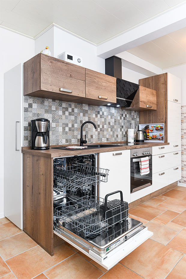 Ferienwohnung 1 - Wohnzimmer mit integriertem Küchenbereich