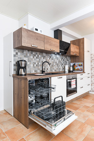 Ferienwohnung 1 - Wohnzimmer mit integriertem Küchenbereich