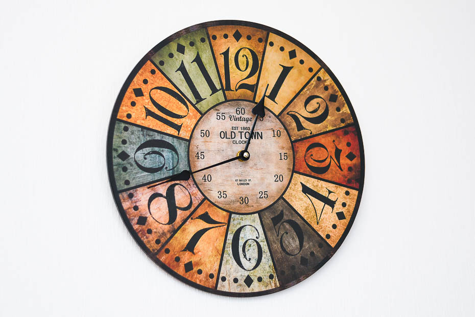 Ferienwohnung 2 - Wohnzimmer mit integriertem Küchenbereich und Essgruppe