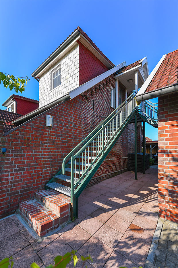 Ferienwohnung „Schwalbennest“ - Separater über eine Treppe zu erreichender Außeneingang des Haustraktes mit den beiden Ferienwohnungen.