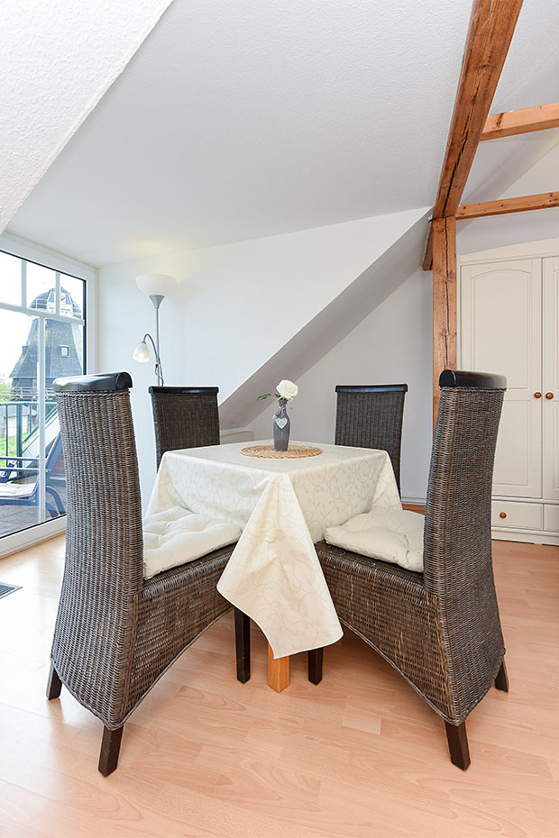 Ferienwohnung „Mühlenblick“ - Wohnzimmer mit integriertem Küchenbereich