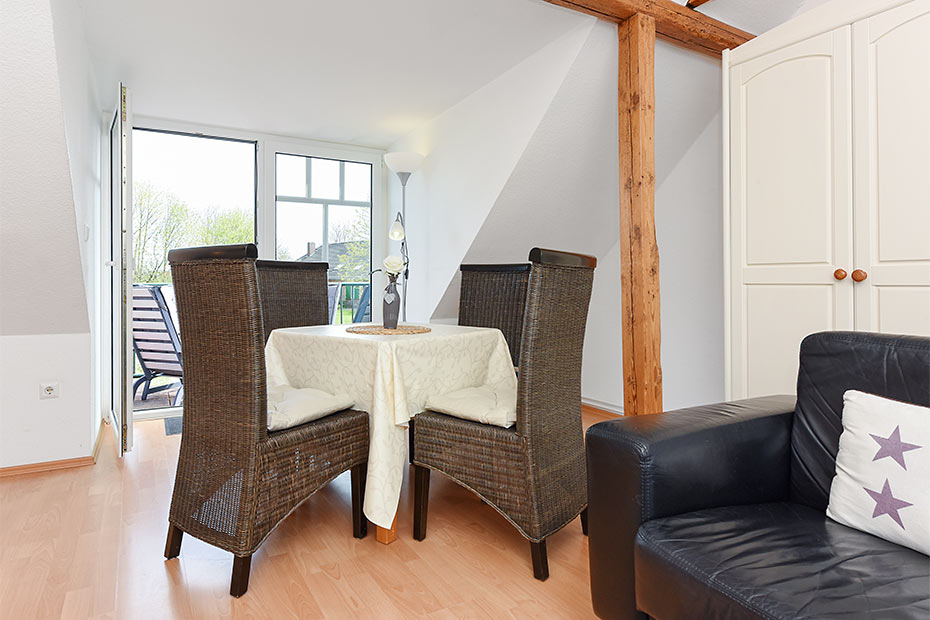 Ferienwohnung „Mühlenblick“ - Wohnzimmer mit integriertem Küchenbereich