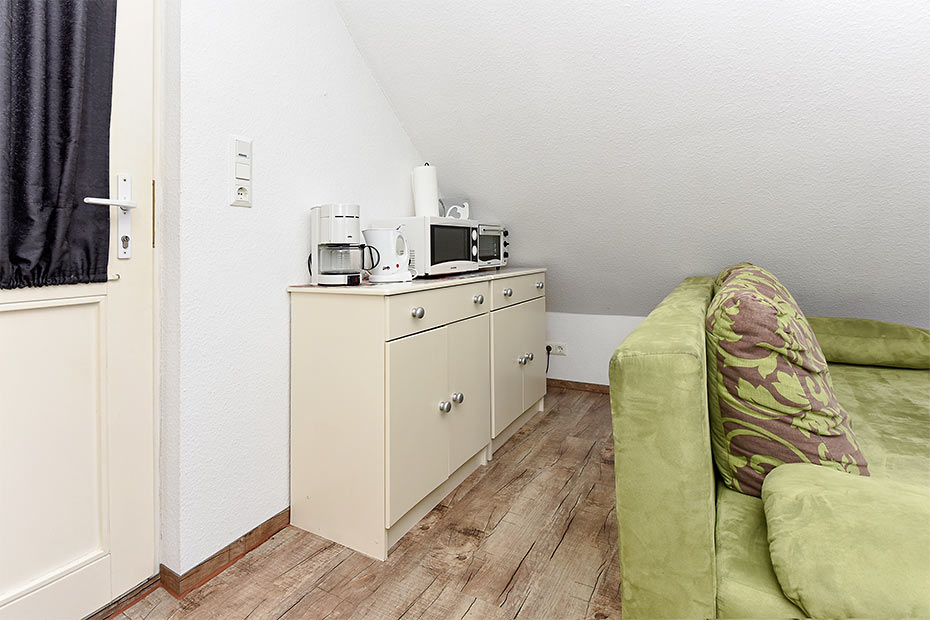 Ferienwohnung „Schwalbennest“ - Wohnraum mit integrierter Küche