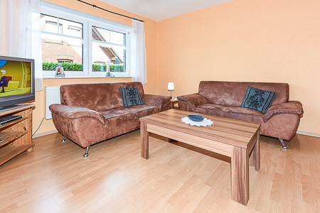 Ferienwohnung 1 - Wohnzimmer mit integriertem Küchenbereich