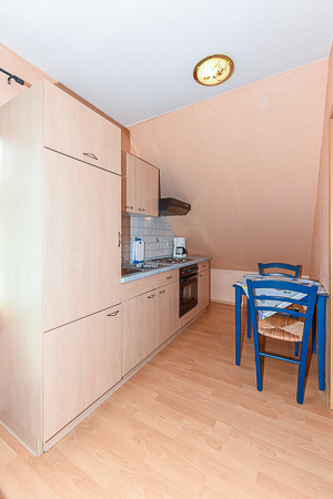 Ferienwohnung 3 - Wohnzimmer mit integriertem Küchenbereich