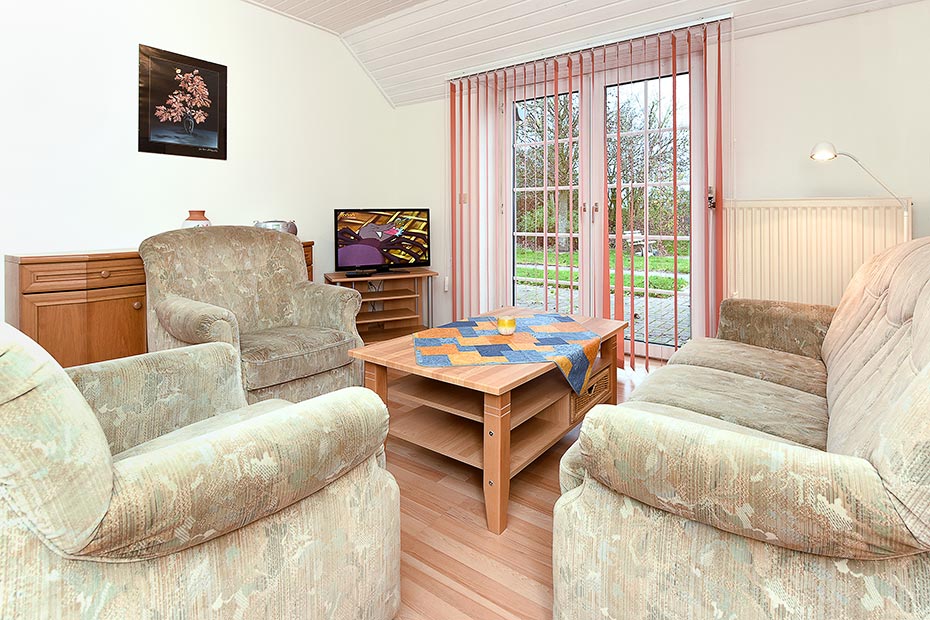 Ferienwohnung „Langeoog“ - Wohnzimmer mit integriertem Küchenbereich