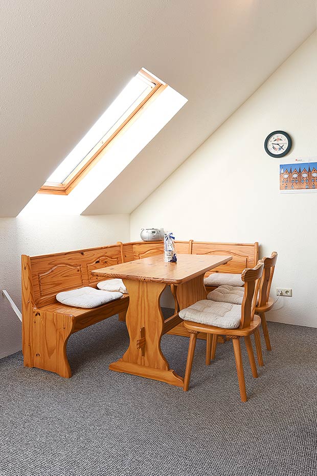 Ferienwohnung „Spiekeroog“ - Wohnzimmer mit integriertem Küchenbereich