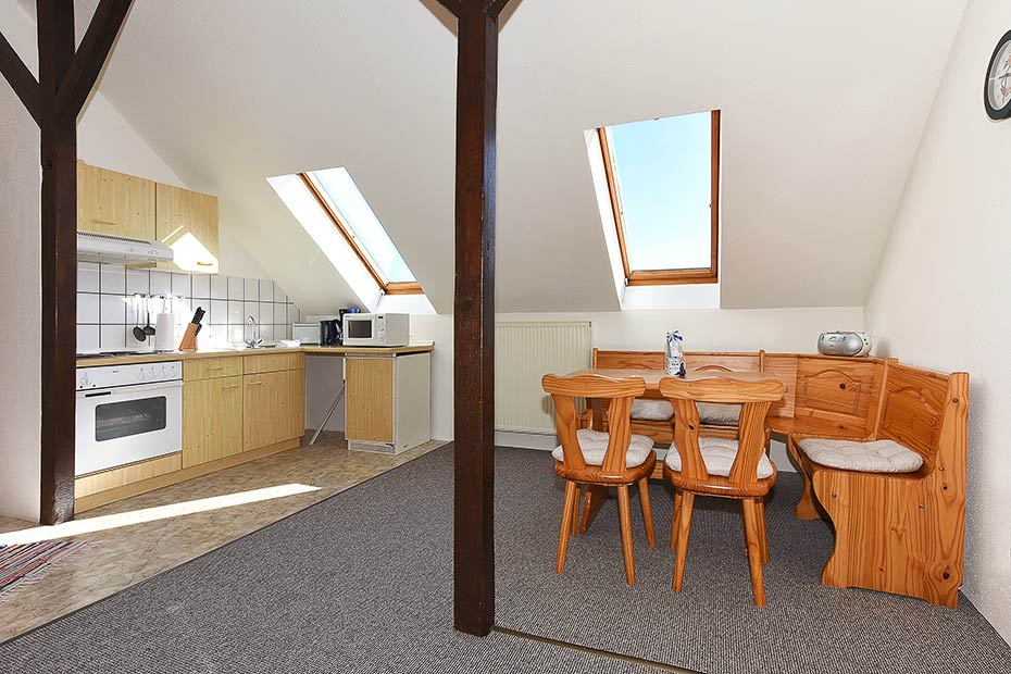 Ferienwohnung „Spiekeroog“ - Wohnzimmer mit integriertem Küchenbereich