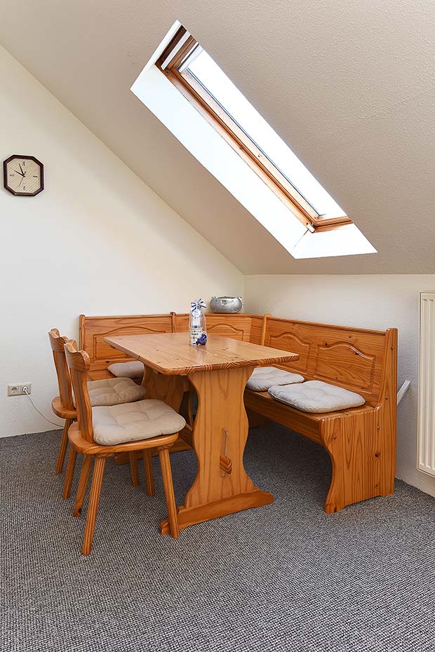 Ferienwohnung „Wangerooge“ - Wohnzimmer mit integriertem Küchenbereich