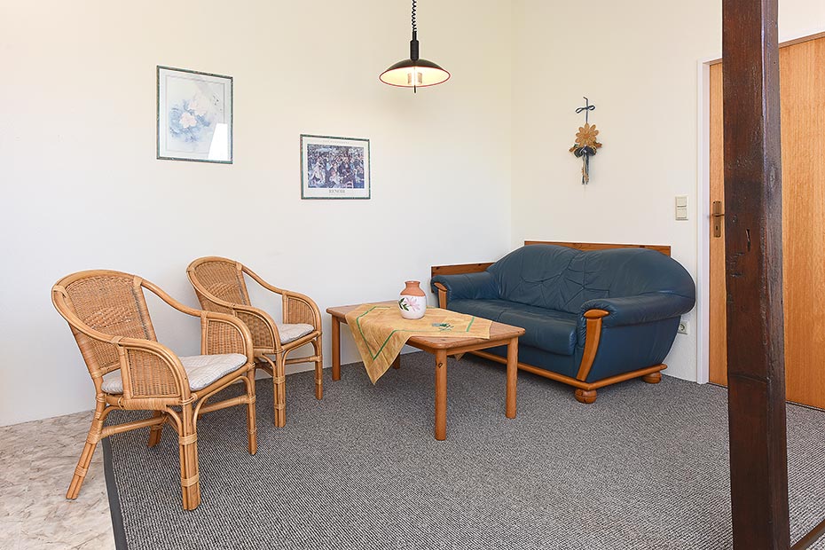Ferienwohnung „Wangerooge“ - Wohnzimmer mit integriertem Küchenbereich