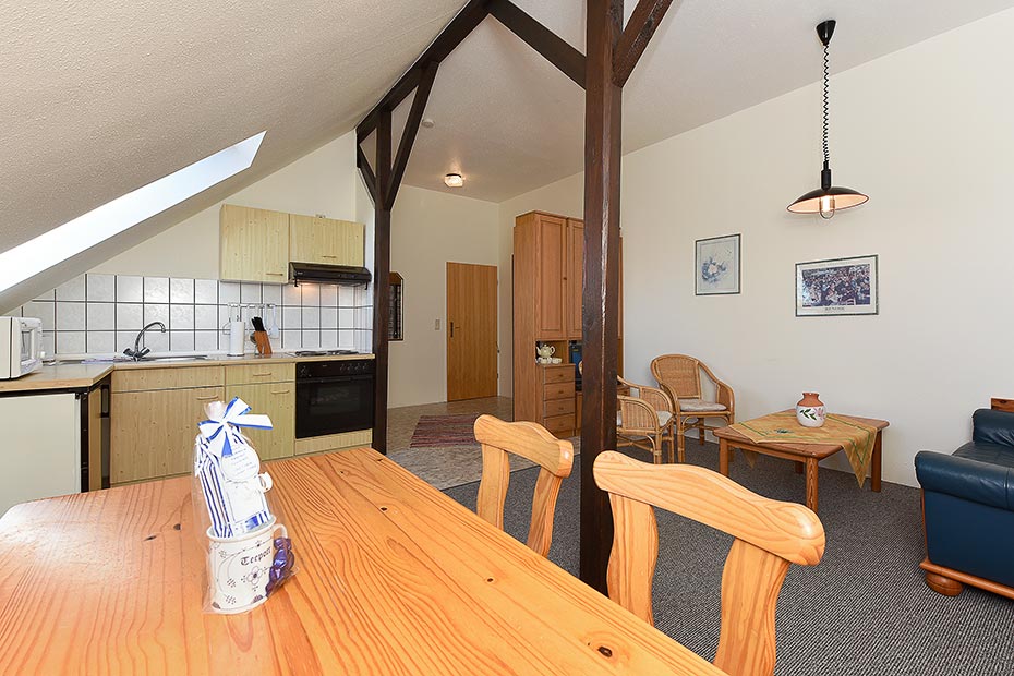 Ferienwohnung „Wangerooge“ - Wohnzimmer mit integriertem Küchenbereich